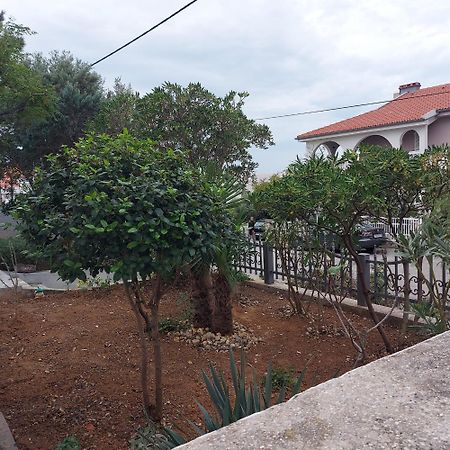 Apartman Zahira Karlobag Exterior photo