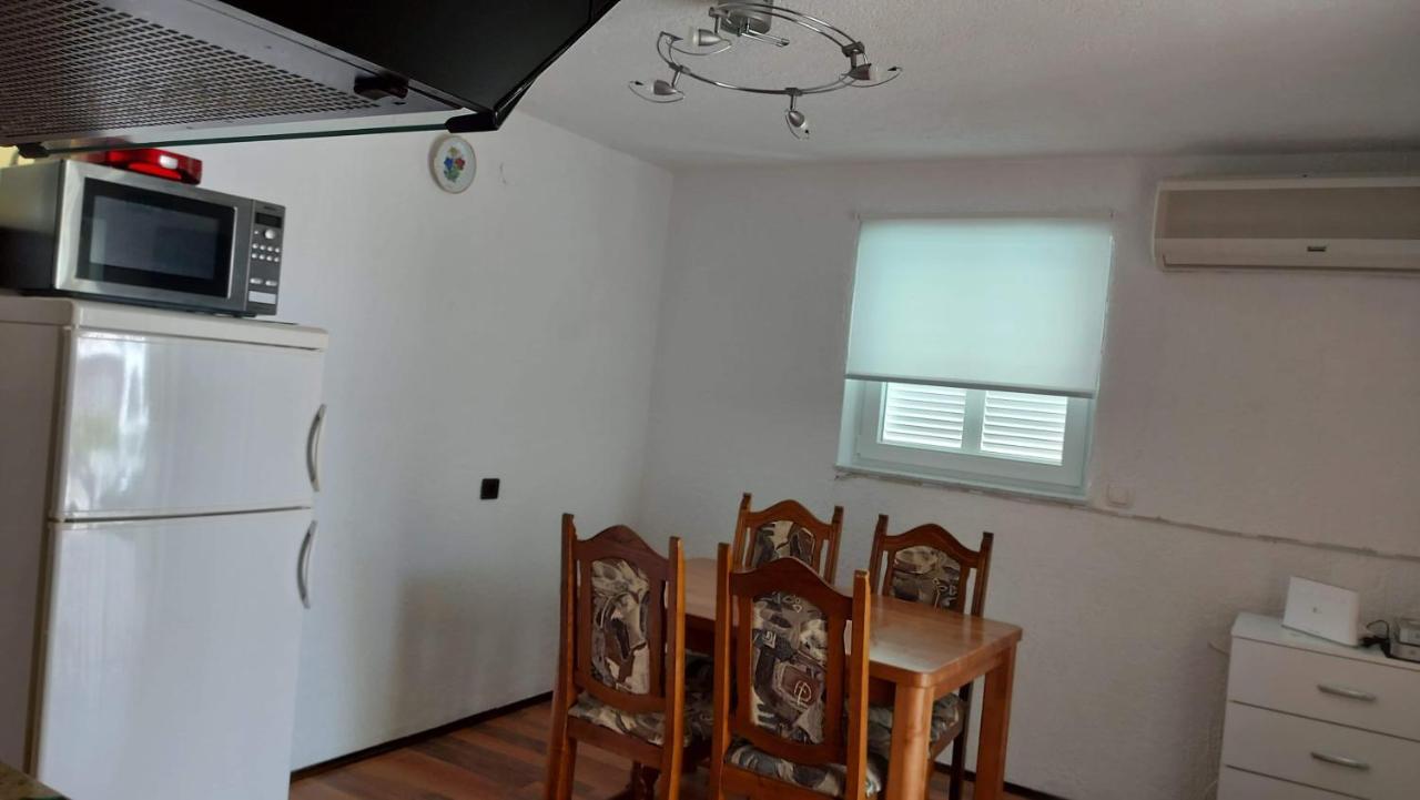 Apartman Zahira Karlobag Exterior photo