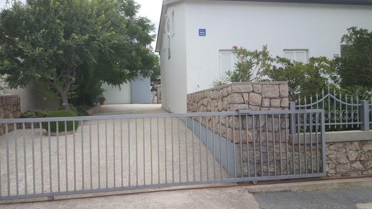 Apartman Zahira Karlobag Exterior photo
